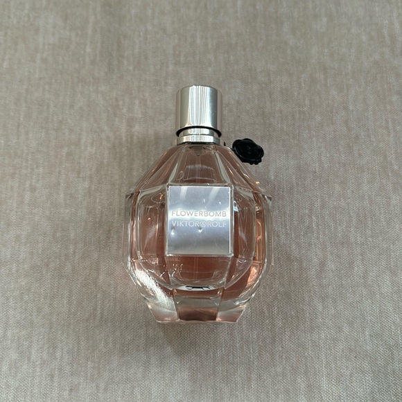 Viktor & Rolf Flowerbomb Eau de Parfum 3.4 oz - Picture 2 of 6